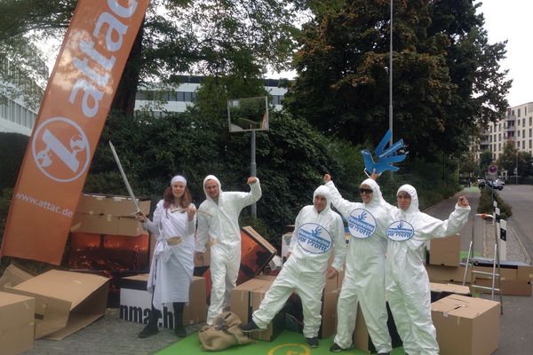 Aktion vor der Glencore-Zentrale in Zug (Bild: Rahel Lang)