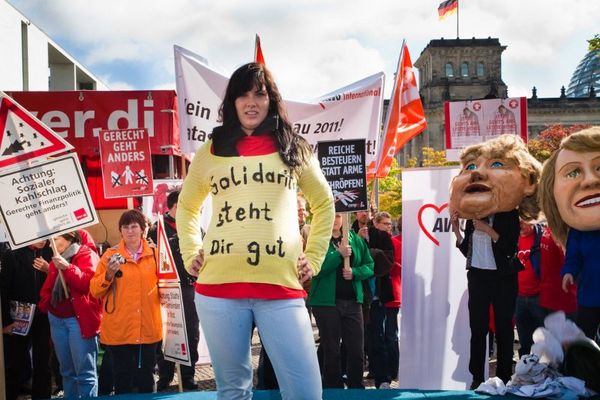 und werden den Aktivist_innen schließlich... und werden den Aktivist_innen schließlich...