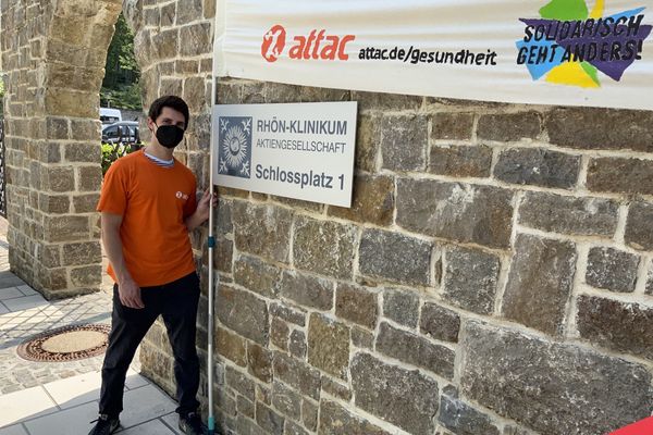 Detailaufnahme eines Bannerträgers