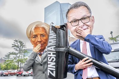 Lagarde und Nagel halten erschrocken den kaputten Zinshammer.
