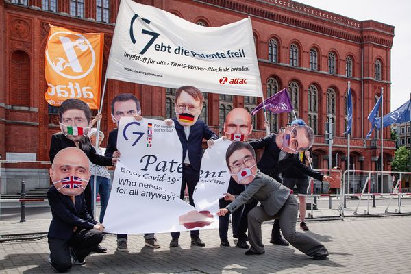 Die Gesundheitsminister zerreißen die Patenturkunde.