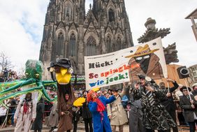 Pappnasen rotschwarz 03 140303