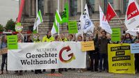 Aktionsbild vor dem Reichstagsgebäude in Berlin